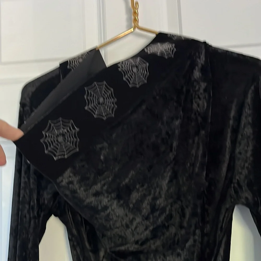 🕷️ WITCH CLOAK/COSTUME 💀 WOMEN’S MEDIUM 👻🎃VELVETY - Picture 11 of 15